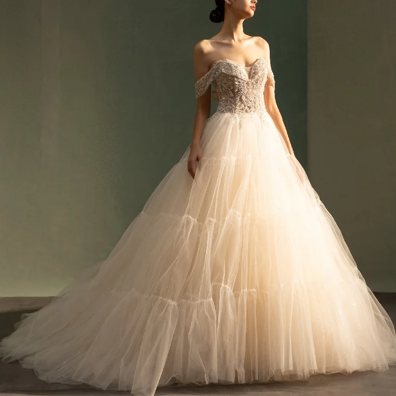 Off the Shoulder Ball Gown Wedding Dress with Sweetheart Neck